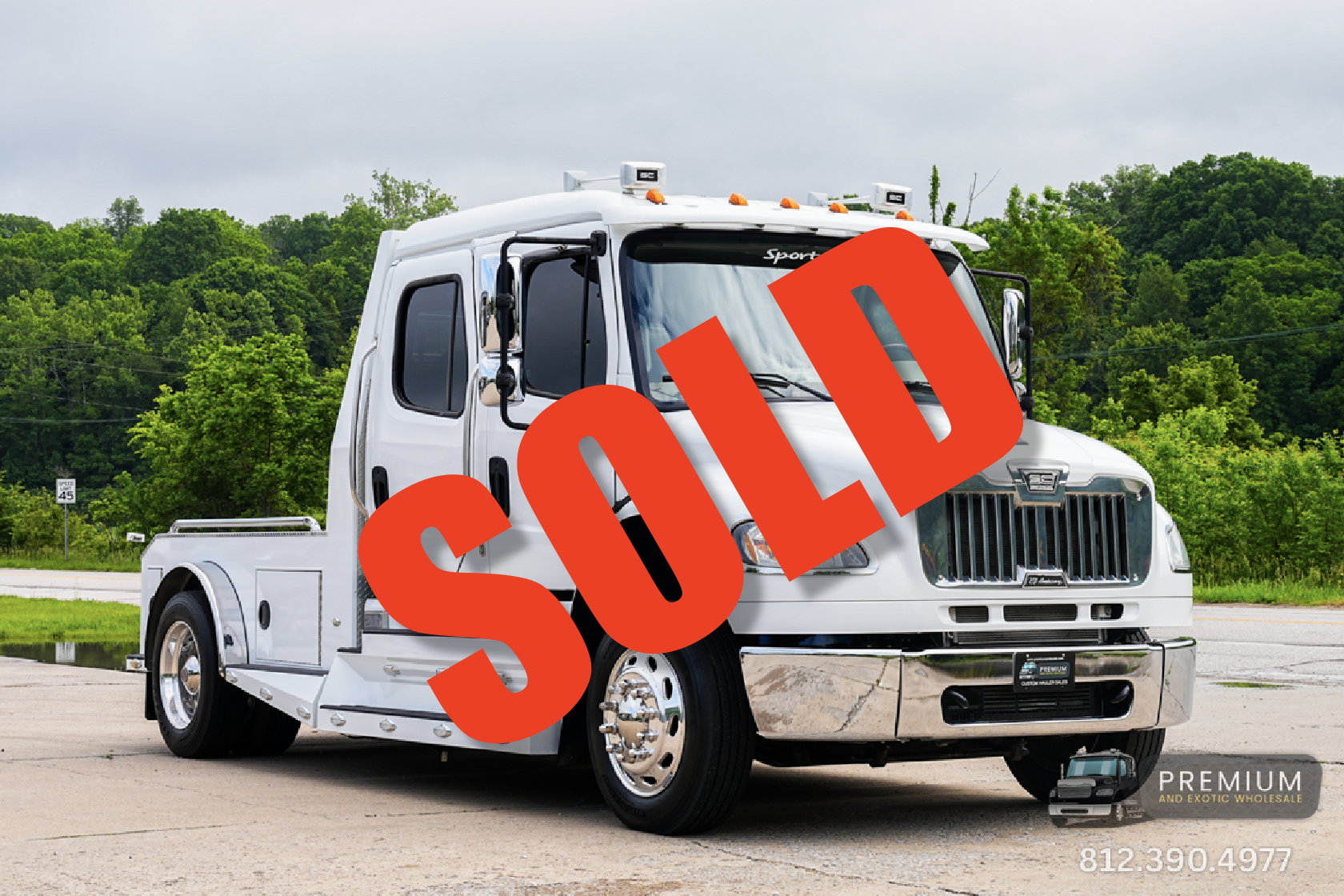 2013 Freightliner M2-106 Sportchassis 350hp Hauler Cummins 350