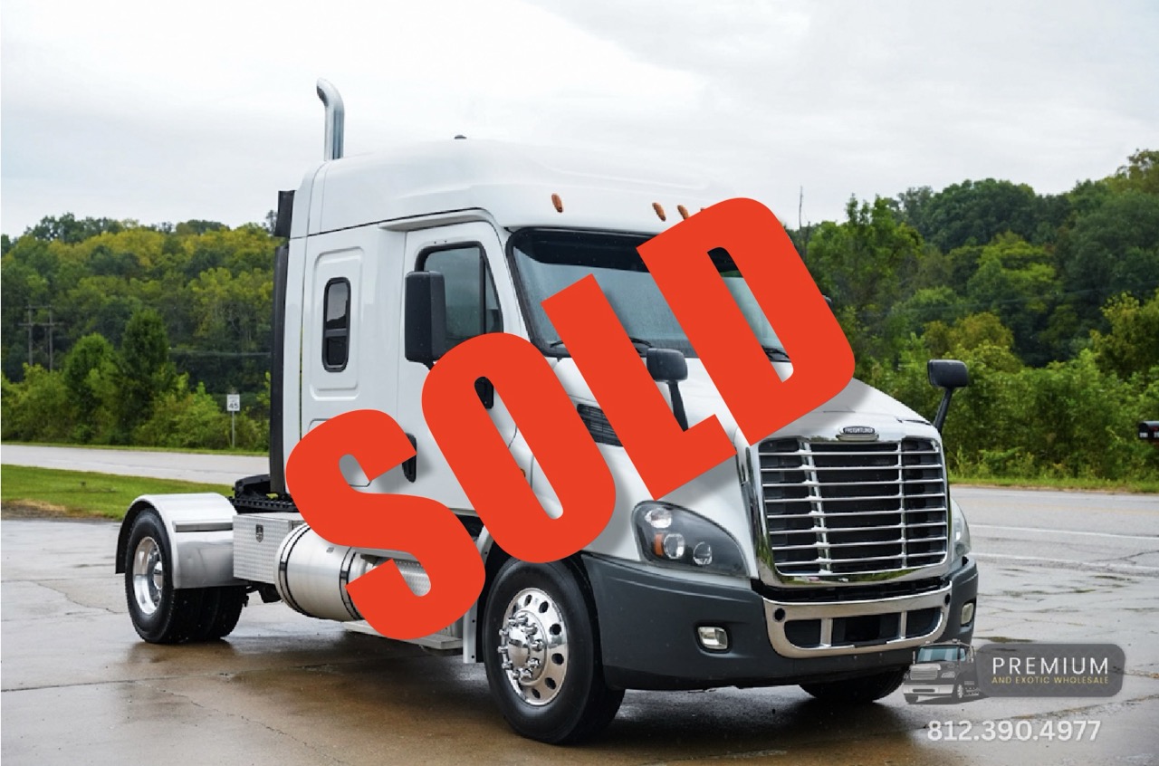 2015 Freightliner Cascadia Custom Hauler Detroit 500