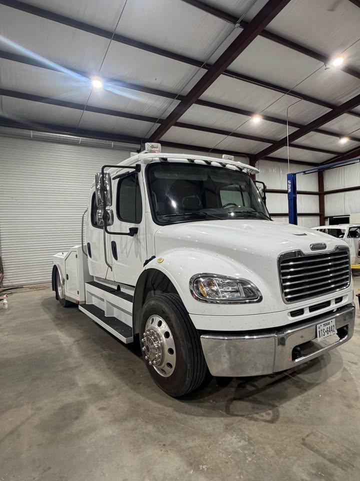 01 2007 Freightliner M2-106 Trail Hauler White Mercedes 330 VIN 1FVACWDJ67HW37251 Stock US26107251
